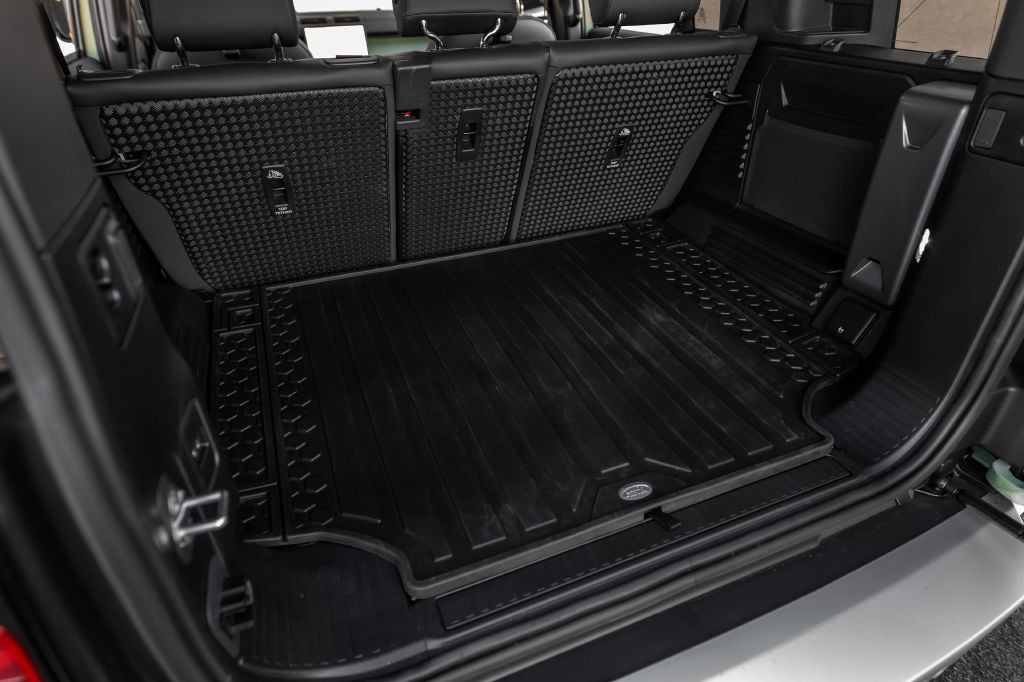 2023 Land Rover Defender Image 93