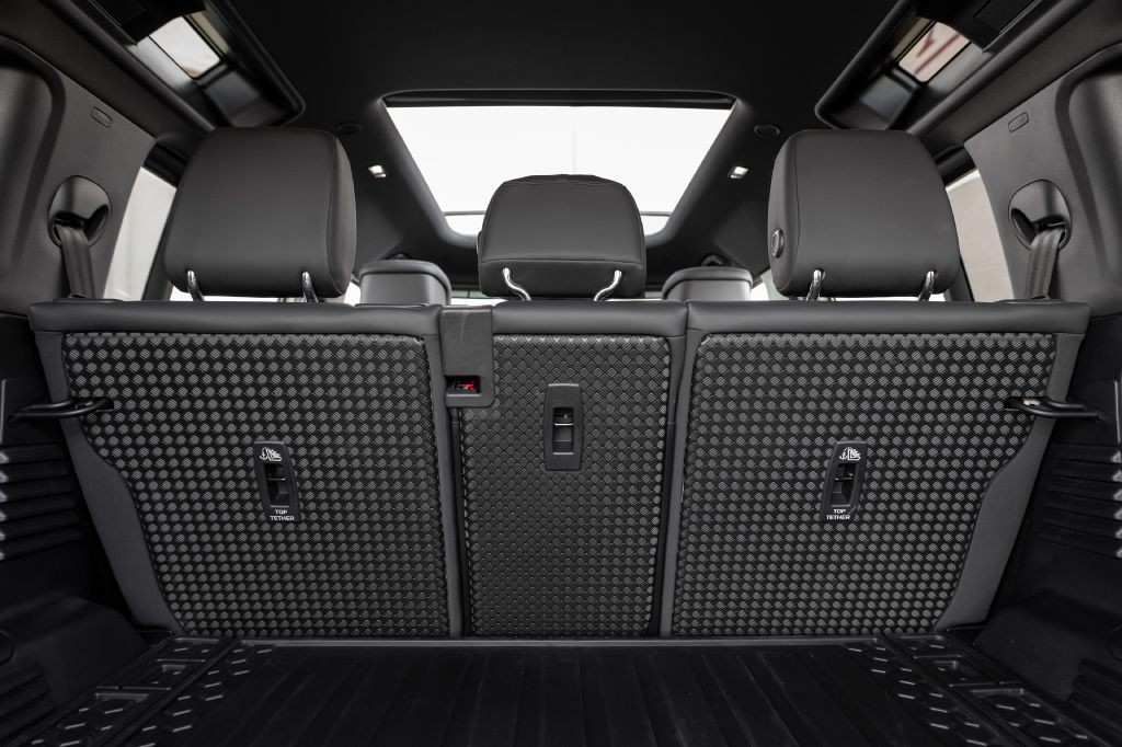 2023 Land Rover Defender Image 94