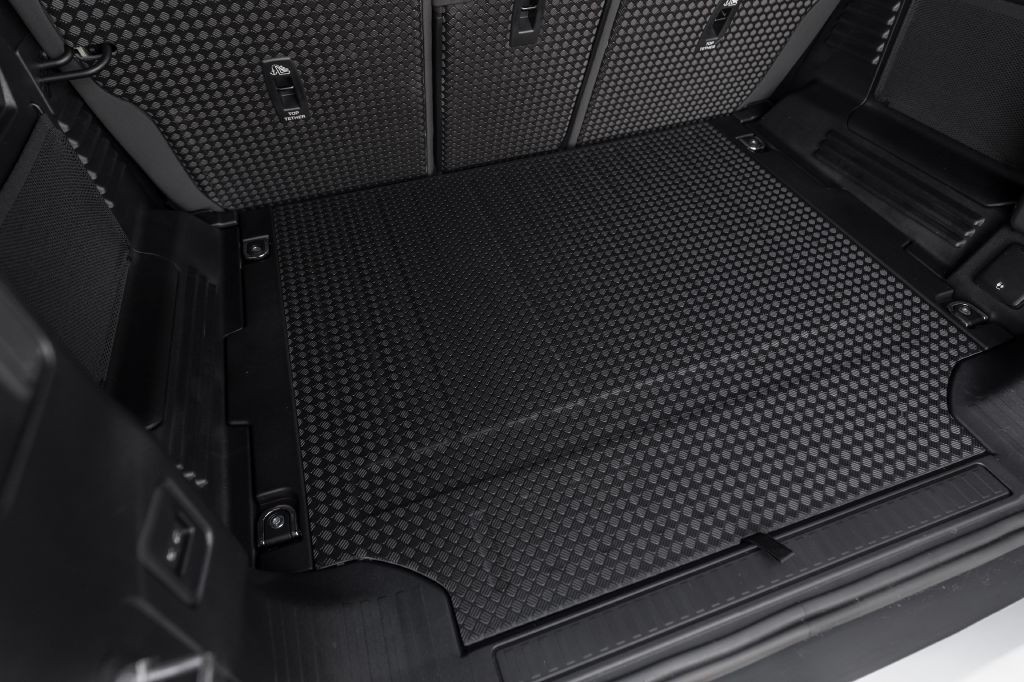 2023 Land Rover Defender Image 97
