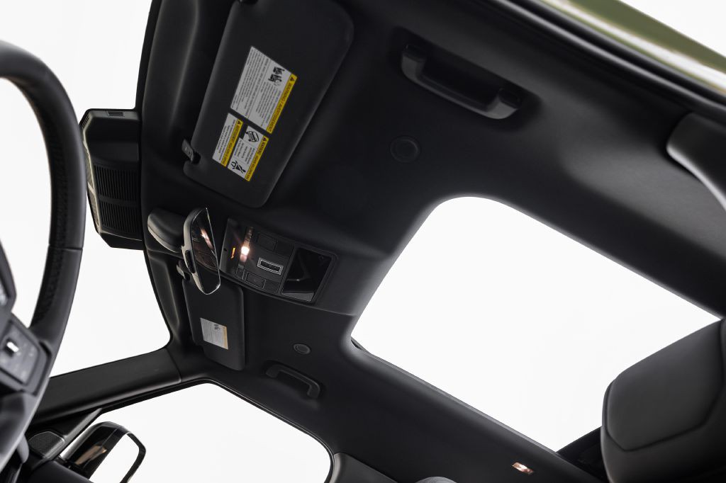 2023 Land Rover Defender Image 99