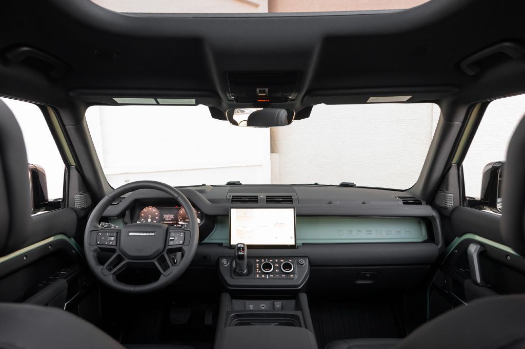 2023 Land Rover Defender Image 101