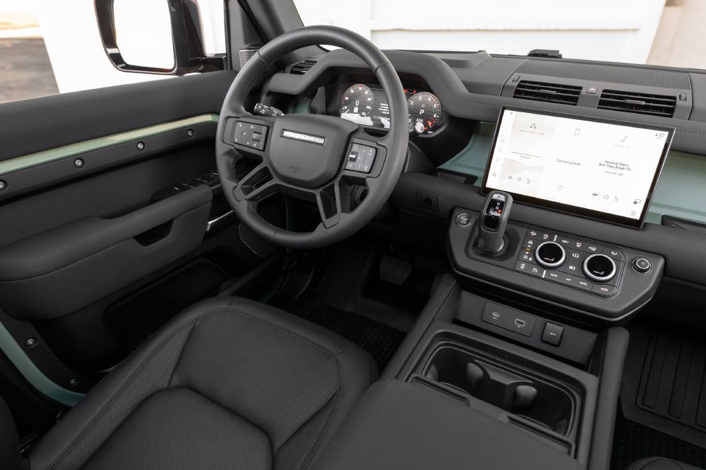 2023 Land Rover Defender Image 102