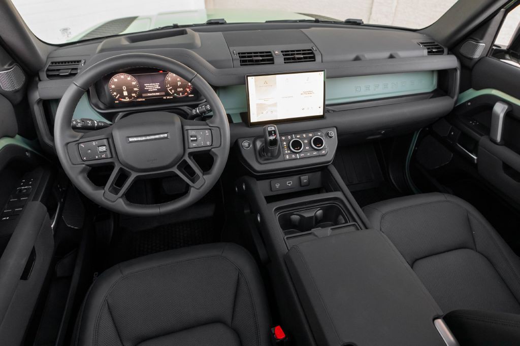 2023 Land Rover Defender Image 103