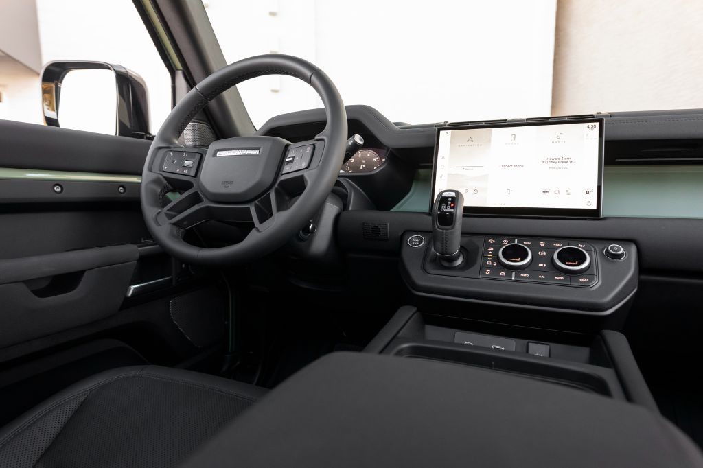 2023 Land Rover Defender Image 105