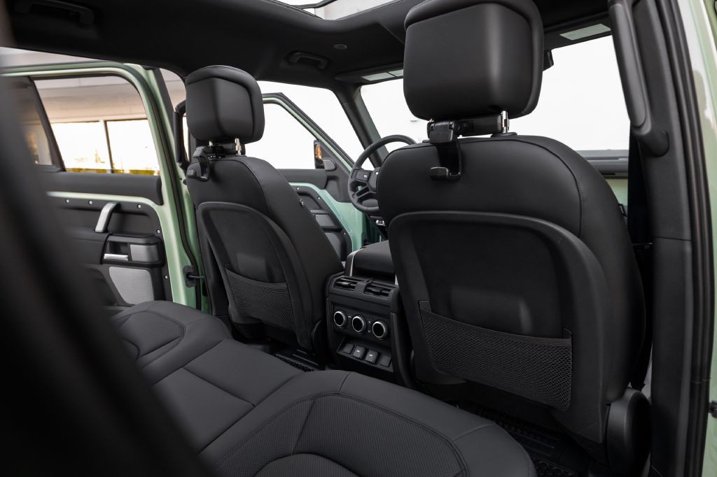 2023 Land Rover Defender Image 109