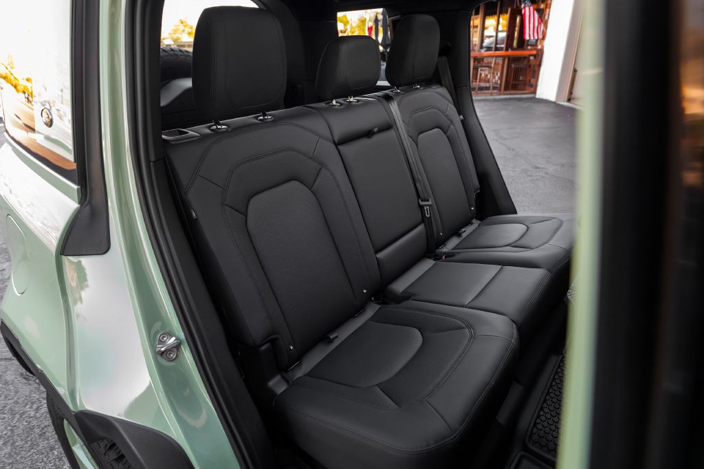 2023 Land Rover Defender Image 110