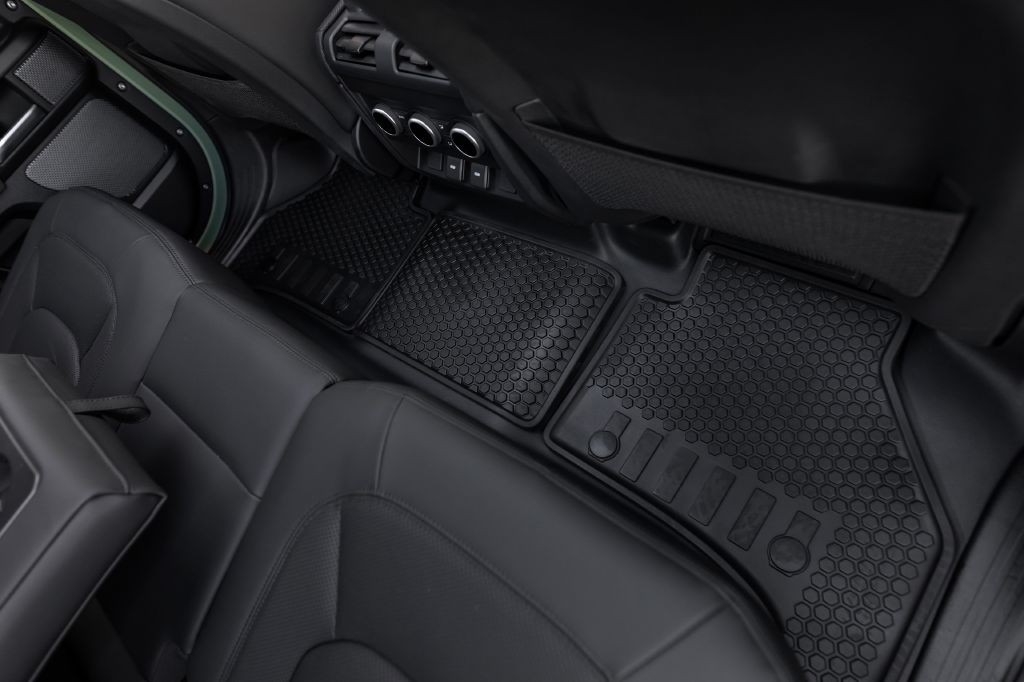 2023 Land Rover Defender Image 113