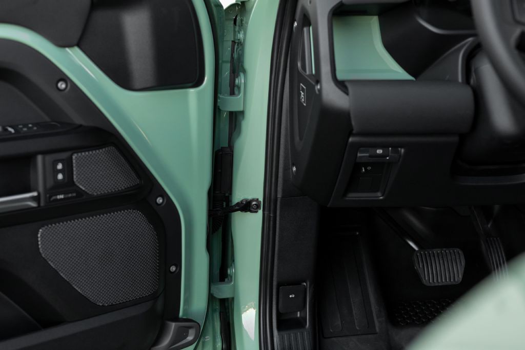 2023 Land Rover Defender Image 117