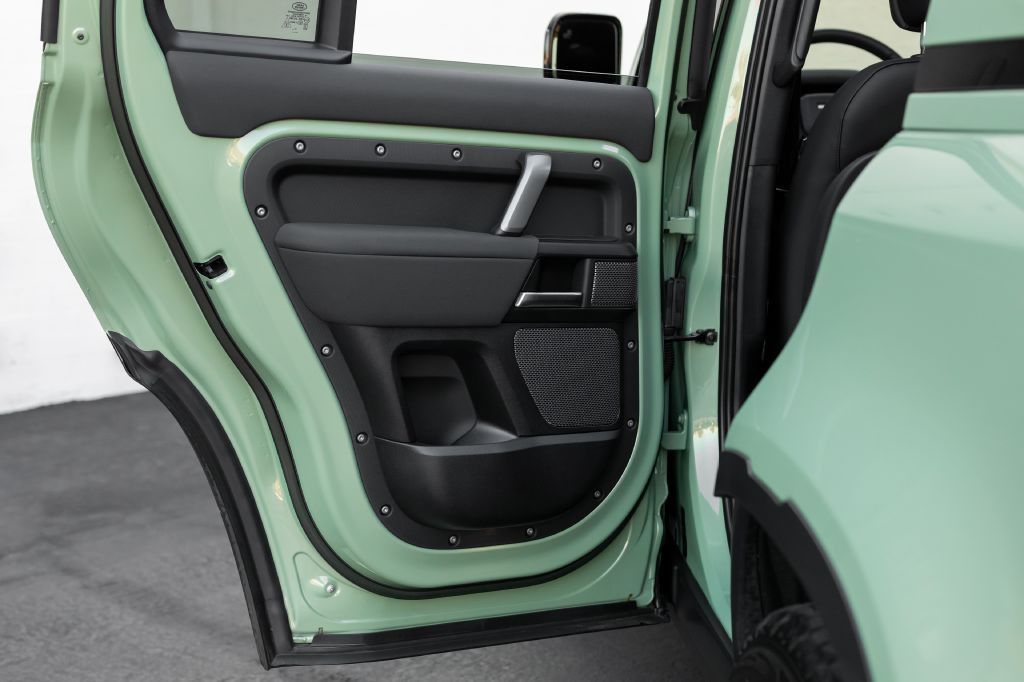 2023 Land Rover Defender Image 120