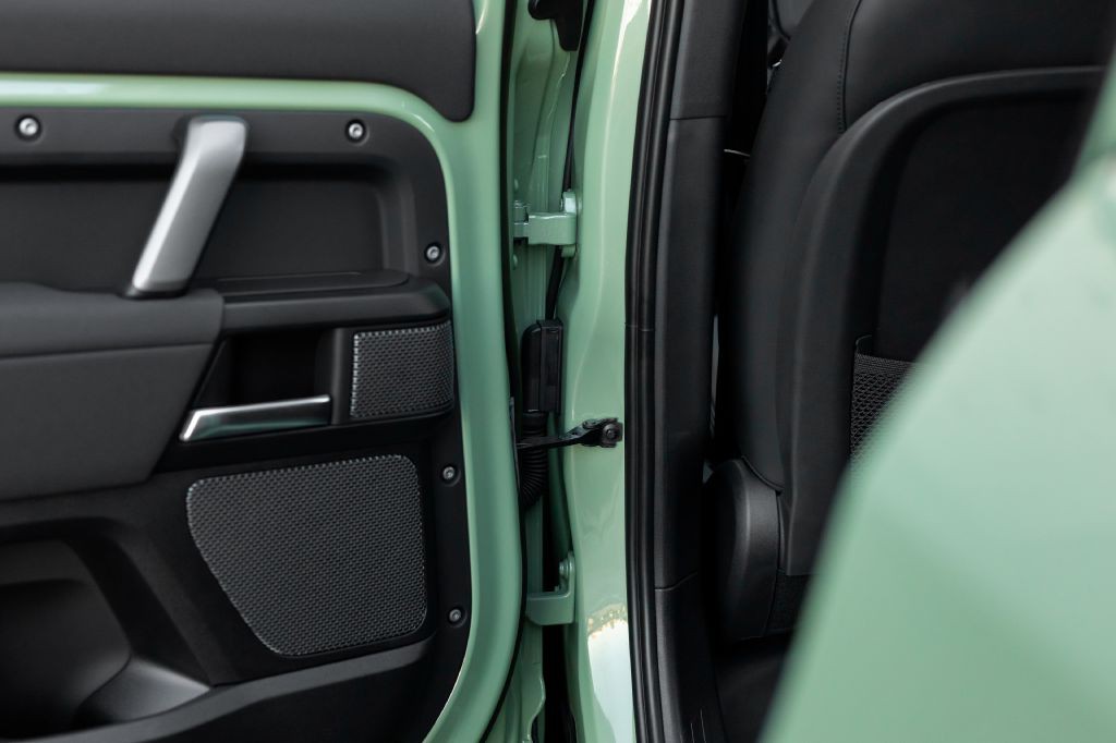 2023 Land Rover Defender Image 121