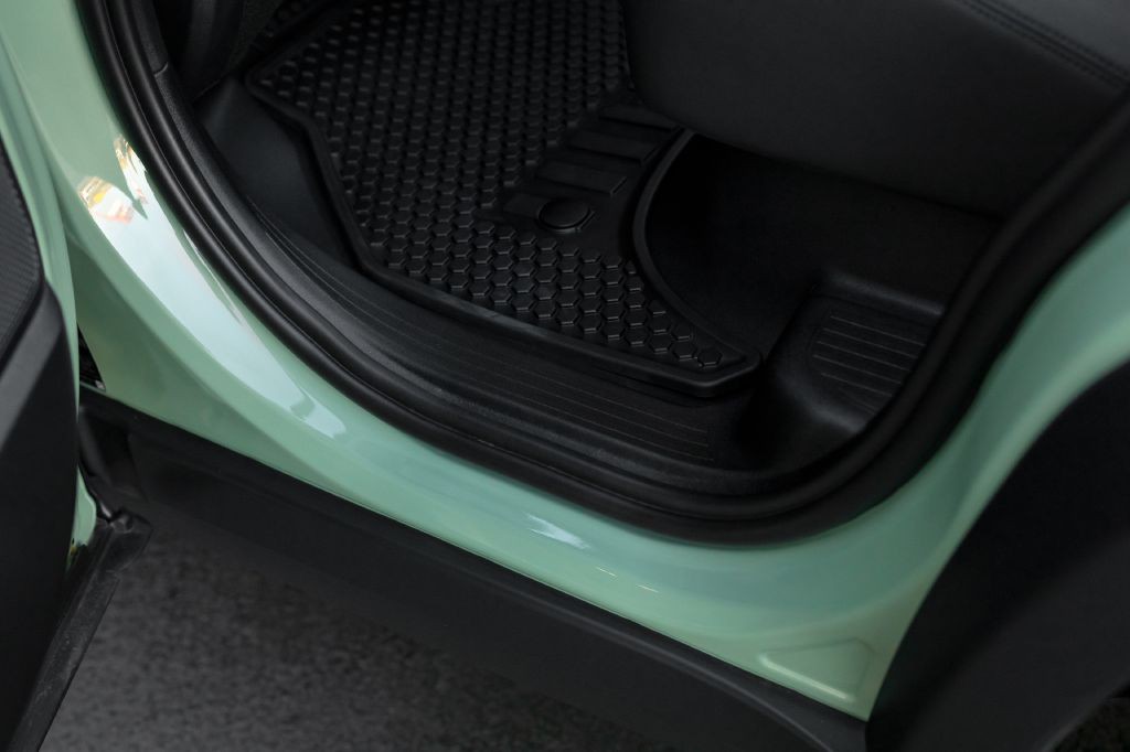 2023 Land Rover Defender Image 122