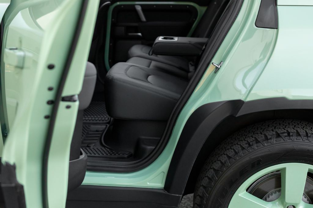 2023 Land Rover Defender Image 123