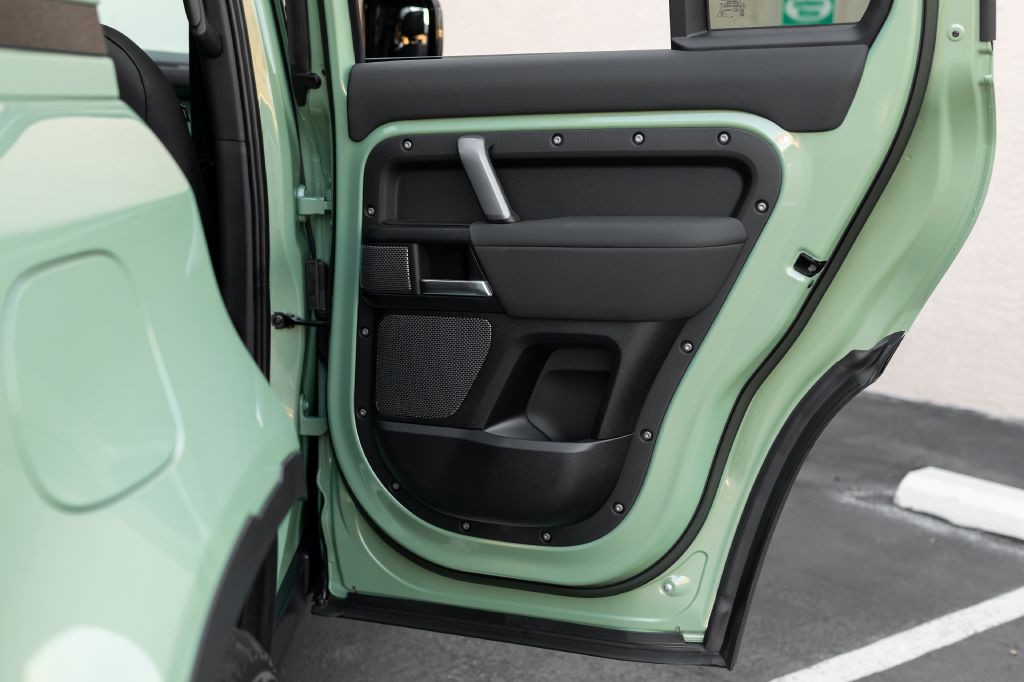 2023 Land Rover Defender Image 125