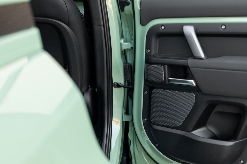 2023 Land Rover Defender Image 126