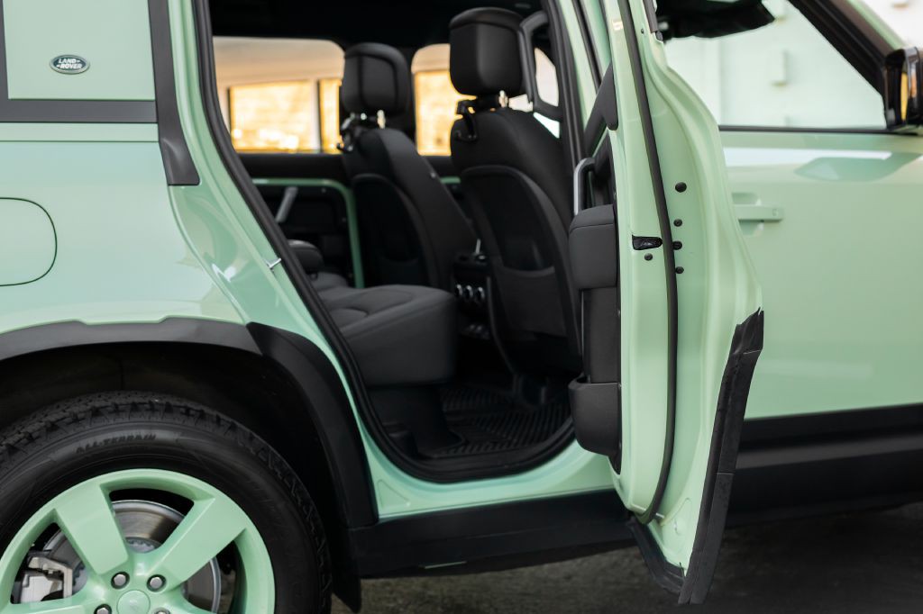 2023 Land Rover Defender Image 129