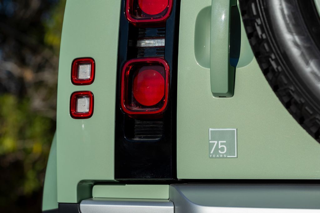 2023 Land Rover Defender Image 135