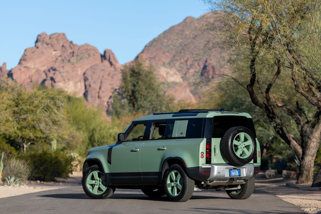 2023 Land Rover Defender Image 138
