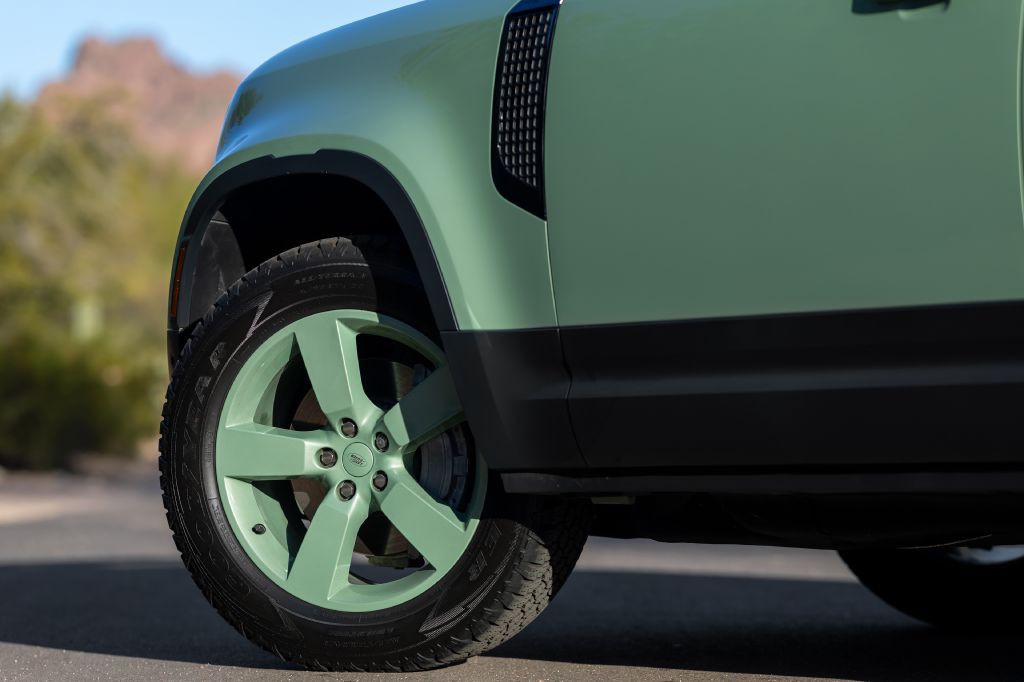 2023 Land Rover Defender Image 139