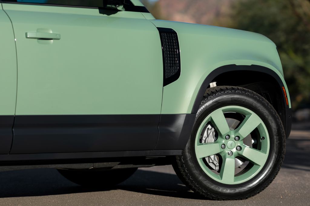 2023 Land Rover Defender Image 143