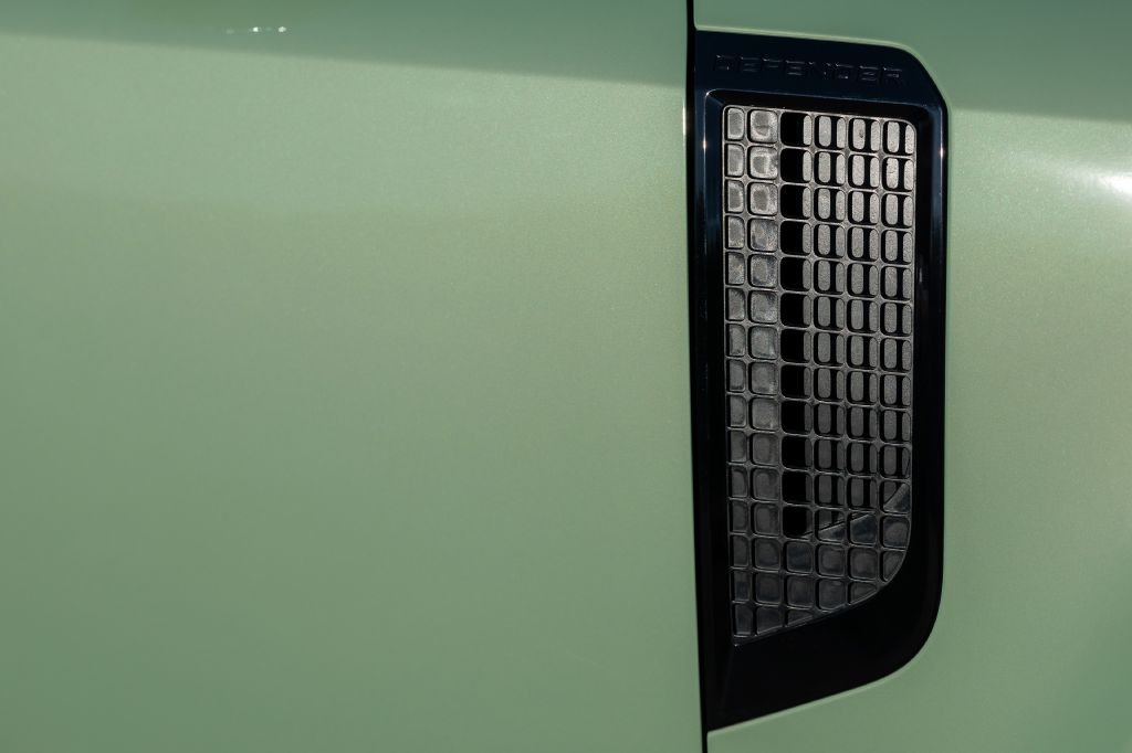 2023 Land Rover Defender Image 145