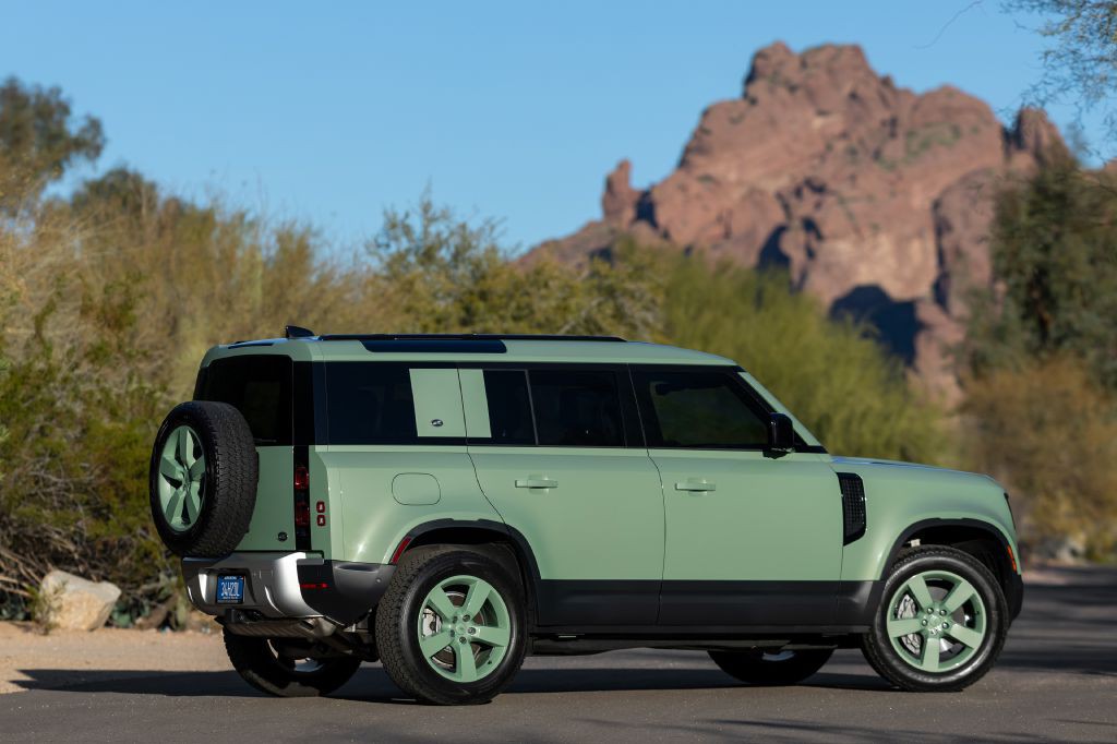 2023 Land Rover Defender Image 148