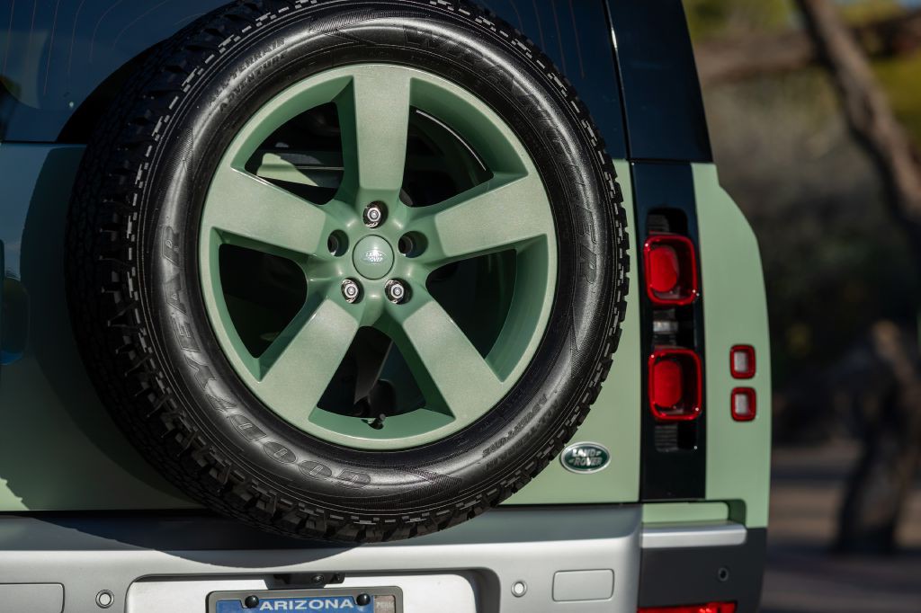 2023 Land Rover Defender Image 151