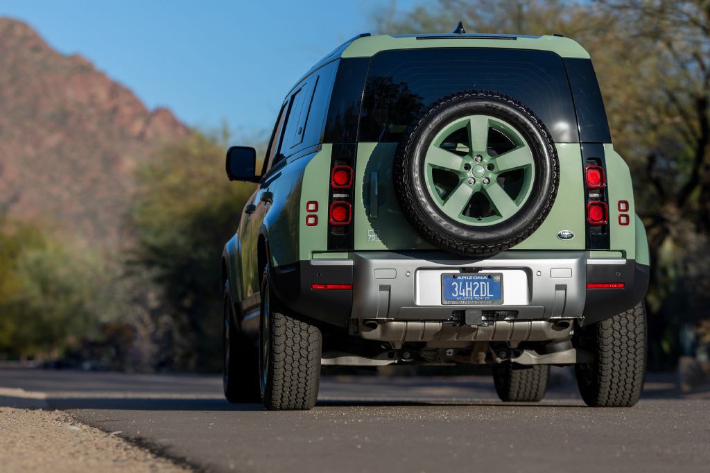 2023 Land Rover Defender Image 154