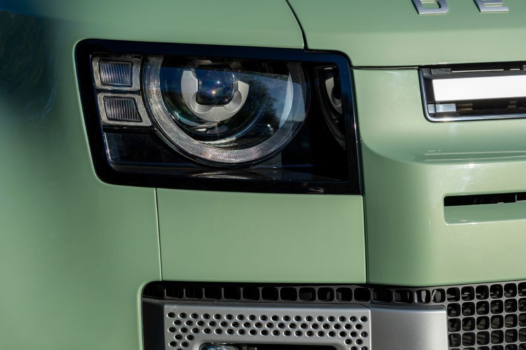 2023 Land Rover Defender Image 163