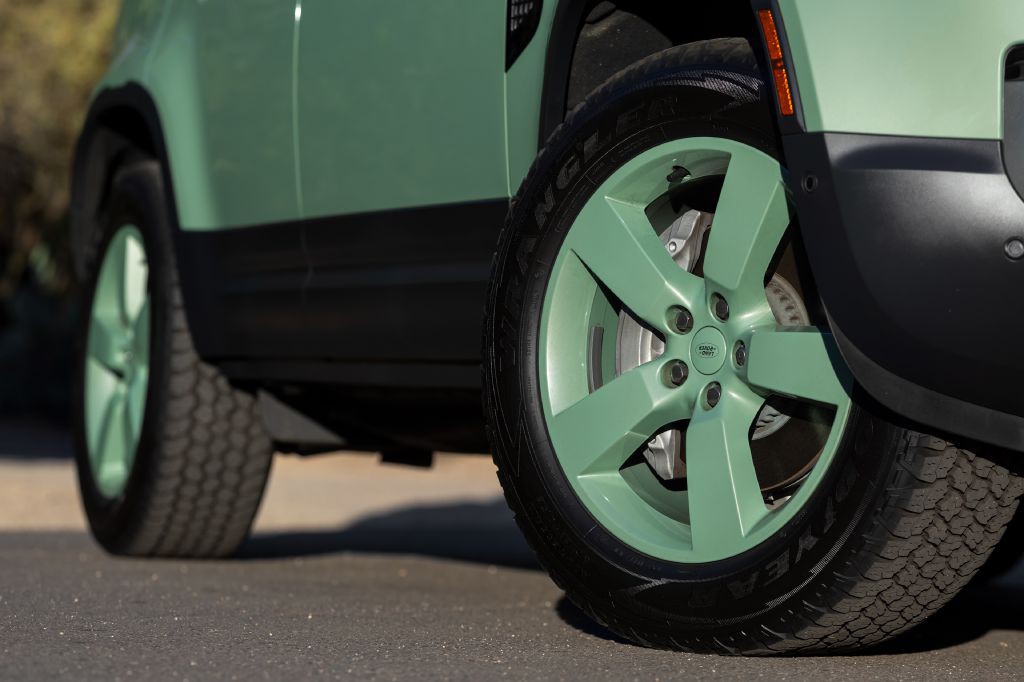 2023 Land Rover Defender Image 170