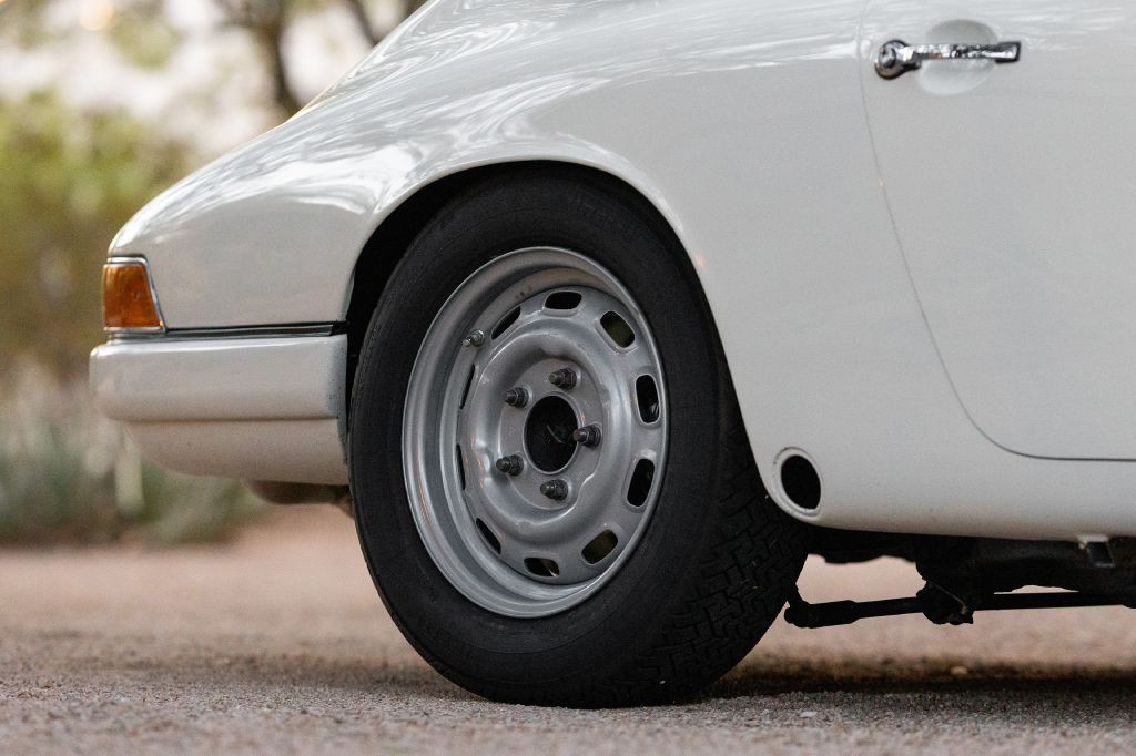 1965 Porsche 911 Image 5