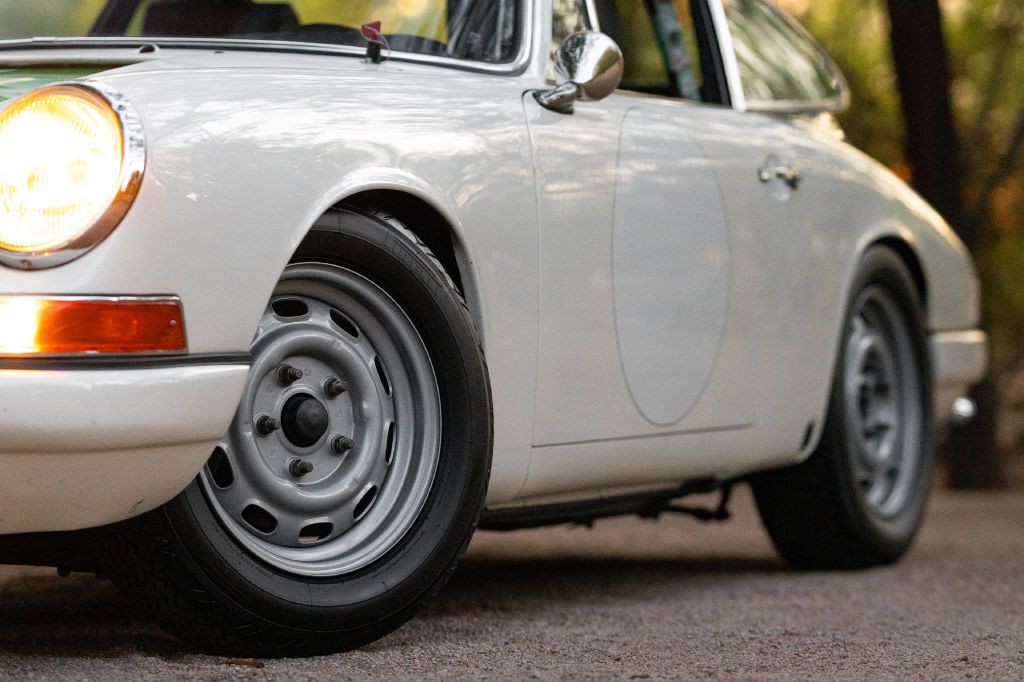 1965 Porsche 911 Image 10