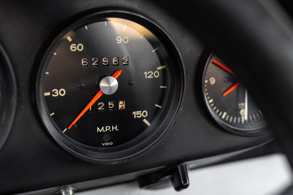 1965 Porsche 911 Image 17