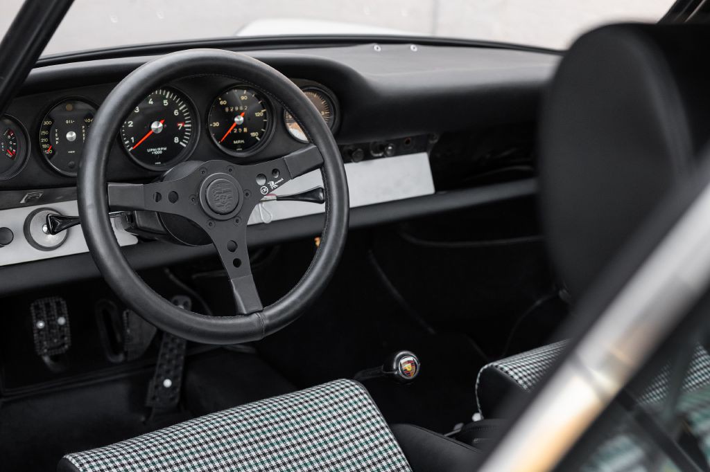 1965 Porsche 911 Image 29