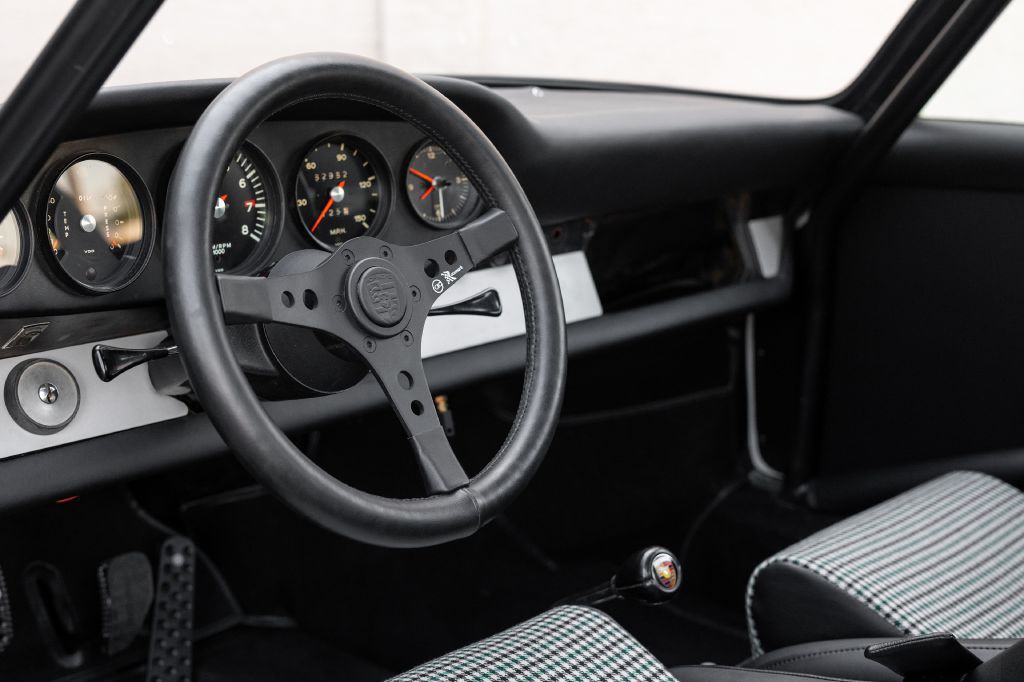 1965 Porsche 911 Image 30