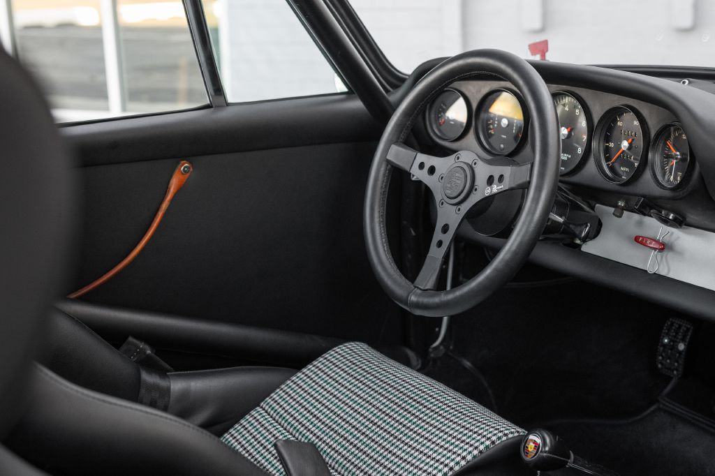 1965 Porsche 911 Image 31