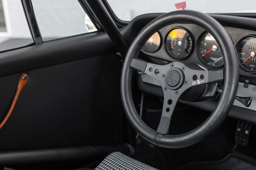 1965 Porsche 911 Image 32
