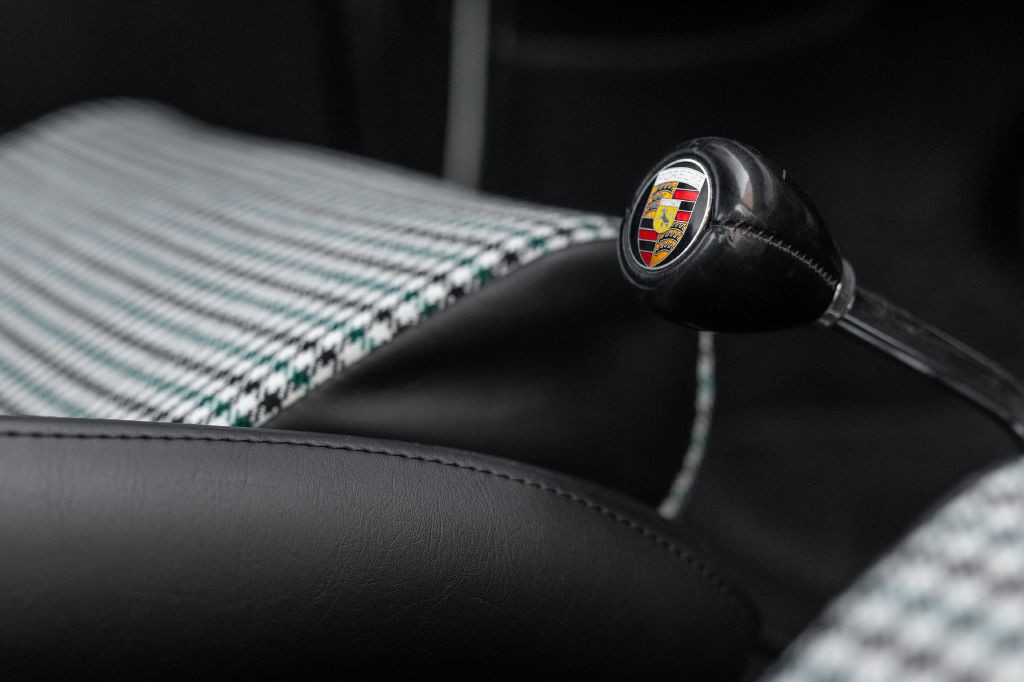 1965 Porsche 911 Image 33