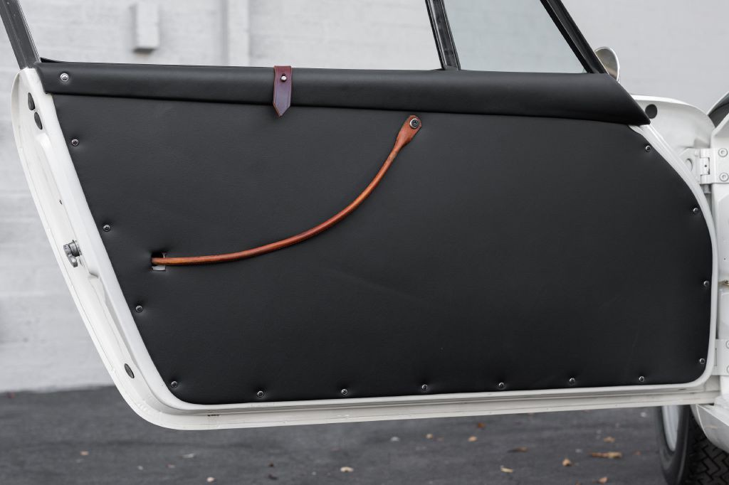 1965 Porsche 911 Image 48