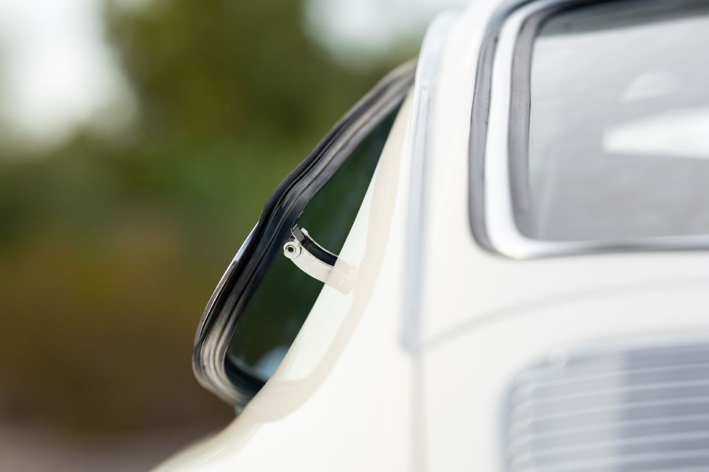 1965 Porsche 911 Image 186