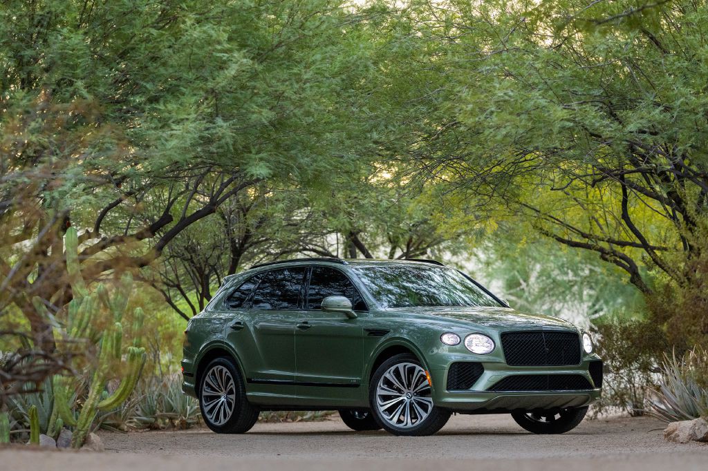2021 Bentley Bentayga Image 2