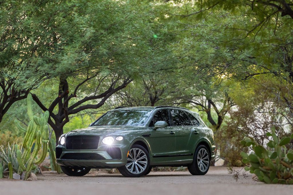 2021 Bentley Bentayga Image 3