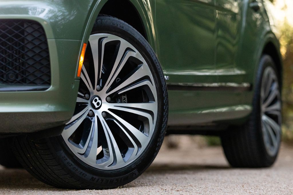 2021 Bentley Bentayga Image 5