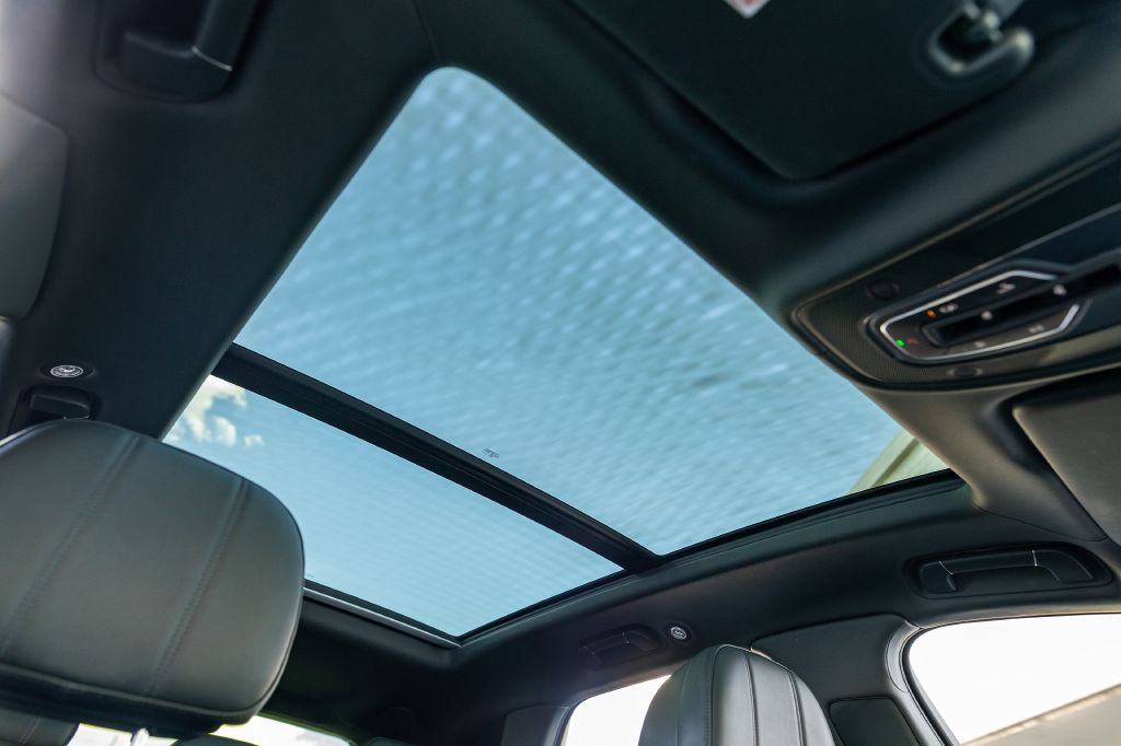 2021 Bentley Bentayga Image 13