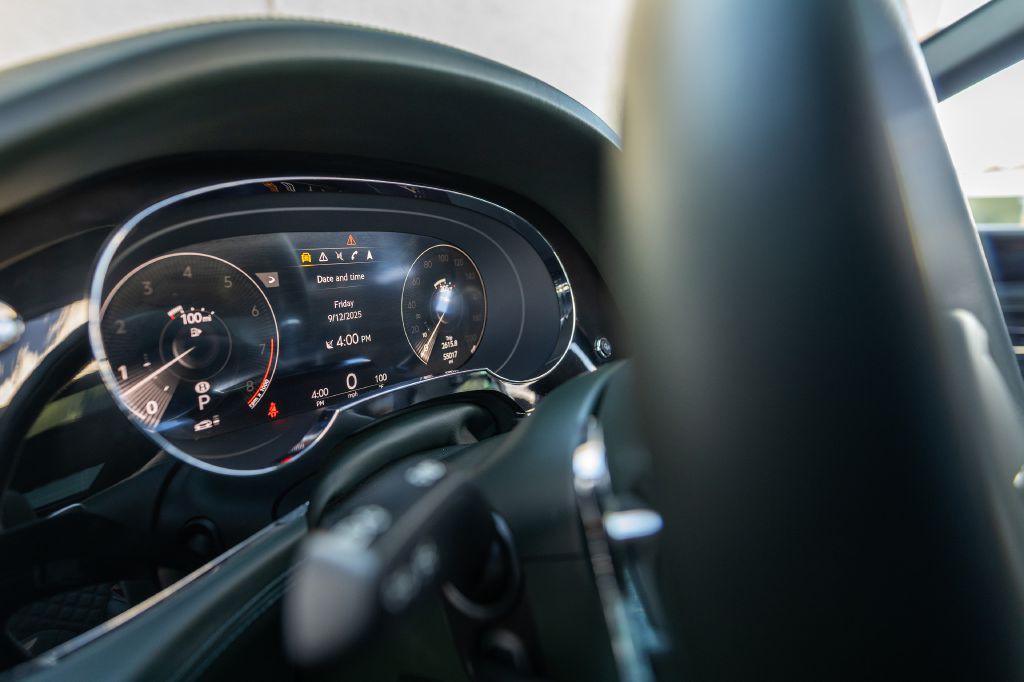 2021 Bentley Bentayga Image 17