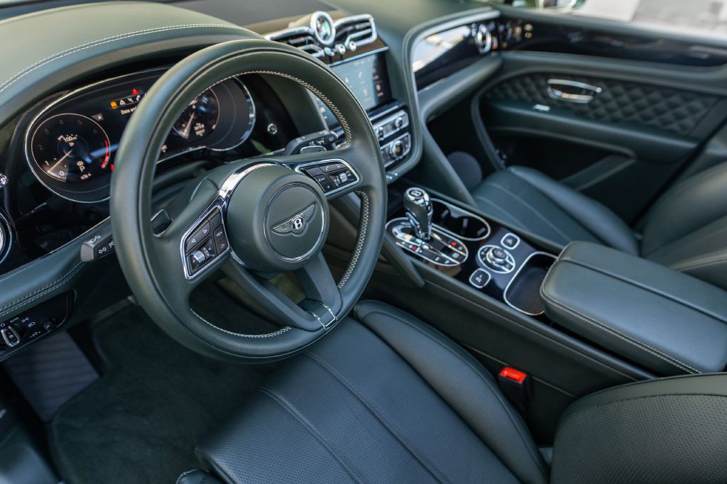 2021 Bentley Bentayga Image 18