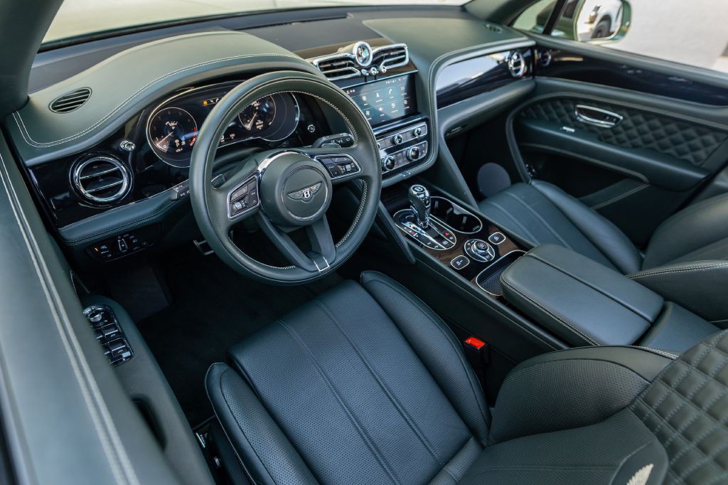 2021 Bentley Bentayga Image 19