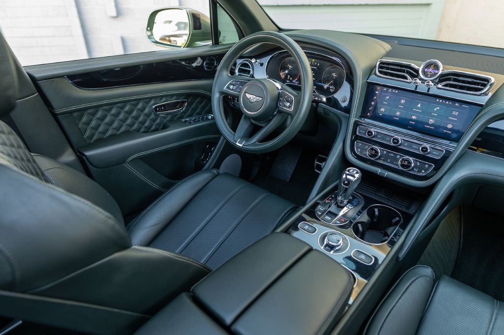 2021 Bentley Bentayga Image 21