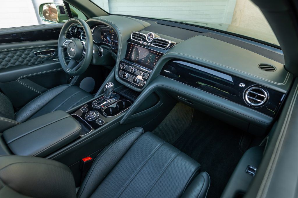 2021 Bentley Bentayga Image 22