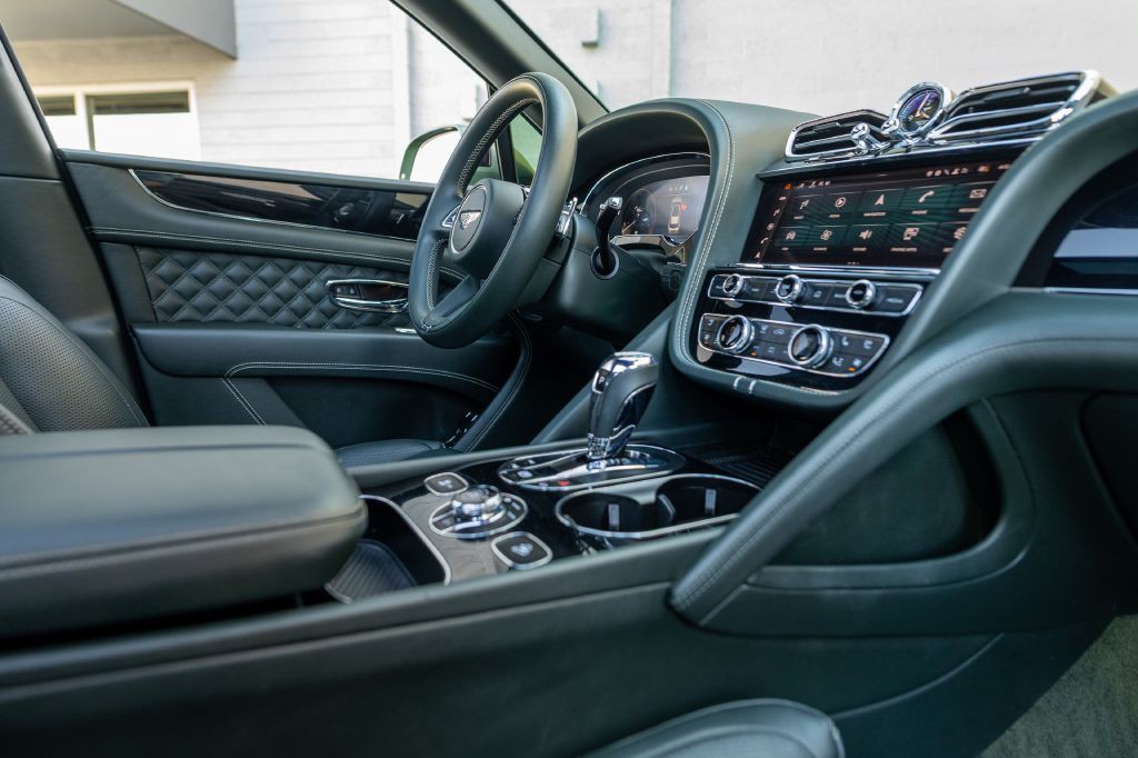 2021 Bentley Bentayga Image 23