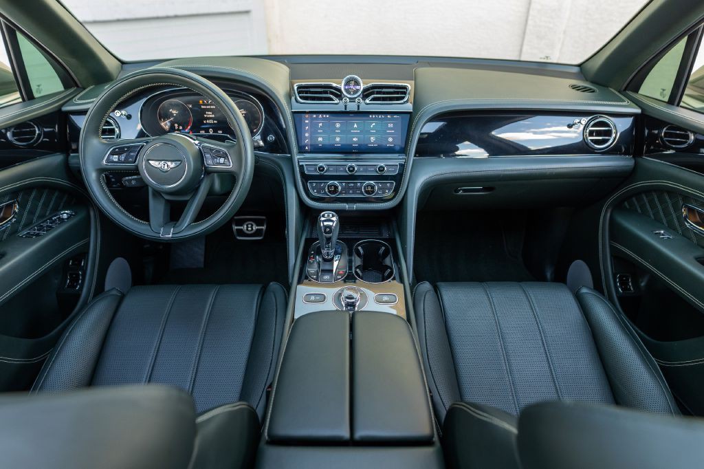 2021 Bentley Bentayga Image 24